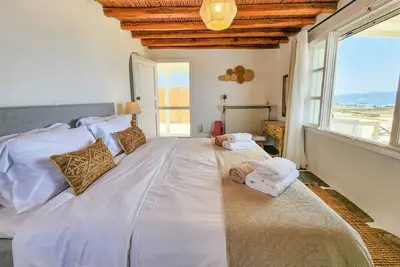 Image de Luxury Paros Suite | Suite Orchid | Exclusive Suite with Furnished Stone Terrace and Jacuzzi | Agia Irini