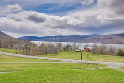 Image de Views of Canandaigua Lake: Middlesex Retreat!