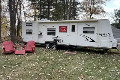 Image de Glamp in Style! Fish 10 Lakes /10 Miles! Cozy Camper 2 blocks to town & lake!