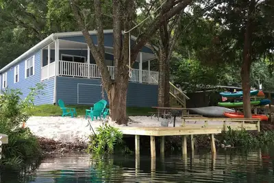 Image de The “Chubby Mermaid” Waterfront Adventure Retreat