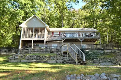 Image de A beautiful piece of Heaven on the waterfront