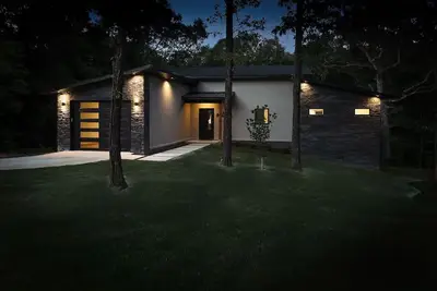 Image de Chic Chalet with Hot Tub Steps from Back 40 Trails