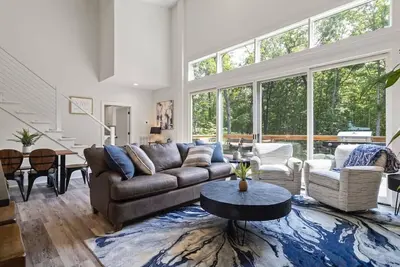 Image de Modern Chalet Near Back 40 Trails Hot Tub & Forest Views