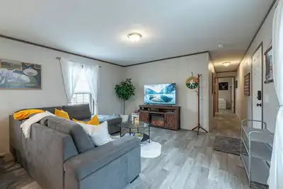 Image de Cozy Lodge House - 5 min to Bzn Airport - 3br+Bbq