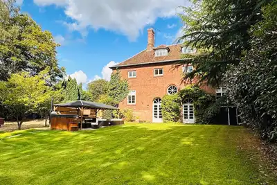 Image de Country House Sleeps 12 plus 2. Hot tub & Games Room. The Grange @ Patshull Hall