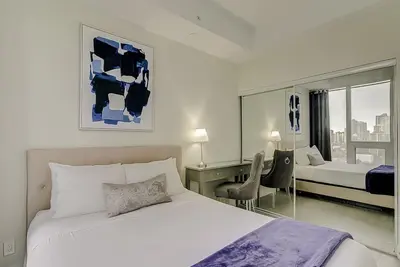 Image de 2 Bedroom Suite near Dundas Square