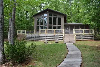 Image de Quiet Wooded Lake Retreat at Blue Creek