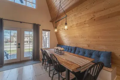 Image de The Cabin on Main St. , A Quiet Getaway with whole family, History. Pet friendly.
