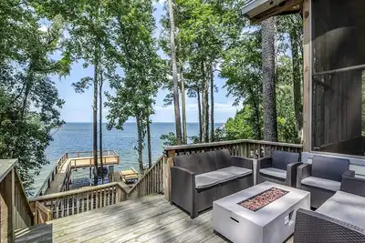 Image de Casa del Lago Lake Livingston ~ Boathouse w\/Kayaks, Rope Swing, Lake Mat & more!