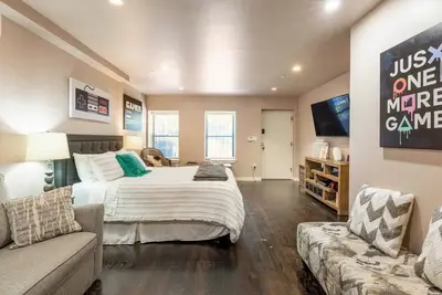 Image de Renovated Harlem Gameroom Theme