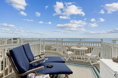 Image de New Listing | Ocean Front | Penthouse | Spectacular Views from Third Floor Deck | Steps to Beach
