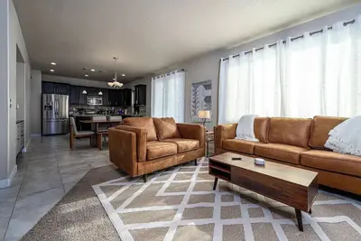 Image de Elegance: Your Urban Retreat in Salt Lake City\n\n