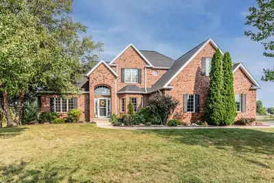 Image de Luxury Home on 4th fairway of country club! Golf Getaway. Quality throughout.