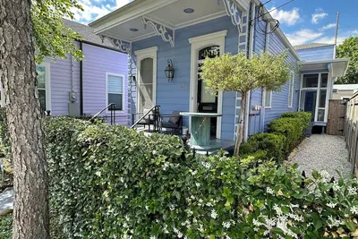 Image de 5br Beautifully Restored Historic New Orleans Home-Privacy Gate & Screened Porch
