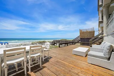 Image de Villa Mareblu - Beachfront Home with Huge Deck & Beach Access
