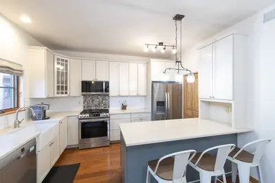 Image de Main Street Carbondale Townhome. Super Convenient. \n