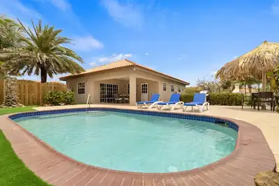 Image de Renovated 3br Home ~Private Pool~Close 2 Beach~Bbq