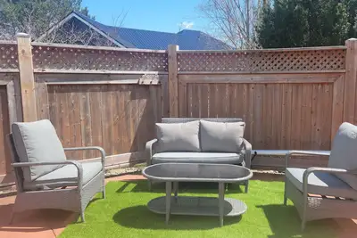 Image de Walkout Guest Suite in basement with Pool, HotTub in Bedford