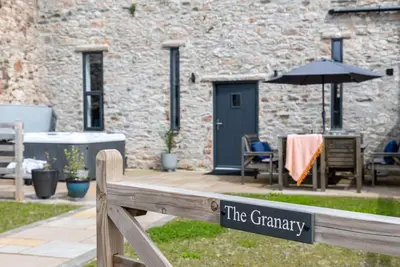 Image de One of 3 cottages, this beautiful barn conversion with a hot tub and Ev charger is the perfect place