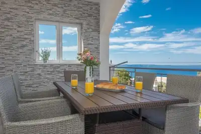 Image de Appartement de deux chambres avec la terrasse et la vue sur le mer Makarska (A-23020-a)