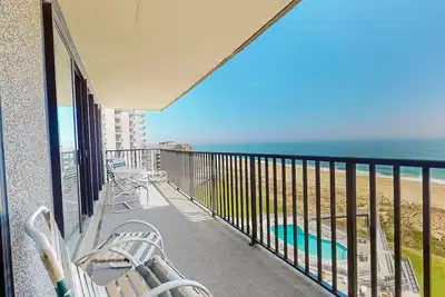 Image de Sea Colony condo with balcony, pools, beach access, tennis & fitness centers
