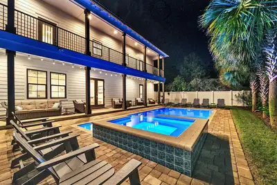 Image de Commander's Retreat | Free Golf Cart | Free Beach Chairs | Private En-Suite Bathrooms in Every Bedroom!