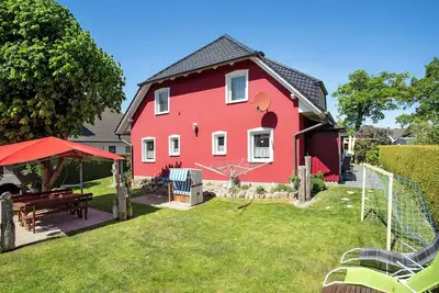 Image de Appartement 'Fewo 11 - Halbinsel Darss - Ostsee' avec terrasse privée, jardin partagé et Wi-Fi