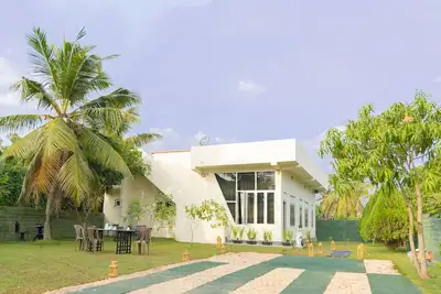 Cozy villa, Family or friends within 10min drive to the Airport or beach Negombo