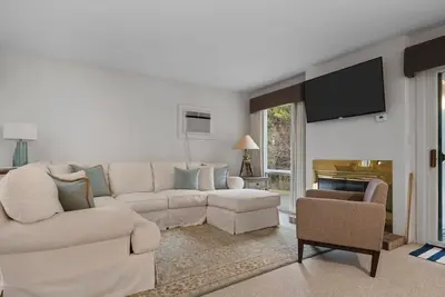 Image de Cozy 2 Bedroom Condo at Gtr!