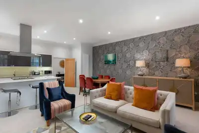Image de Beautiful Apartment w/ Private Parking, Cheltenham