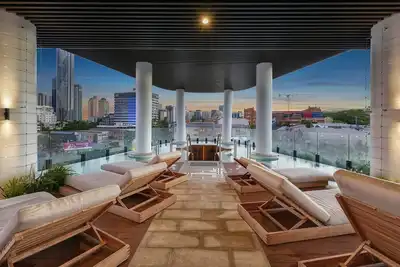 Image de City High-Rise 1-Bed with Pool, Gym and Parking