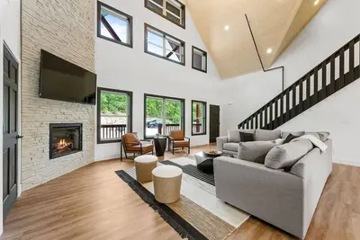 Image de Luxury Cabin w/ hot tub, pet frdnly, cmty pool