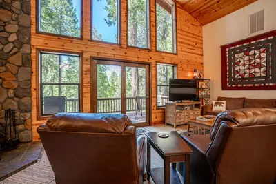 Image de Millville Treehouse w\/ Summer Pool Access!