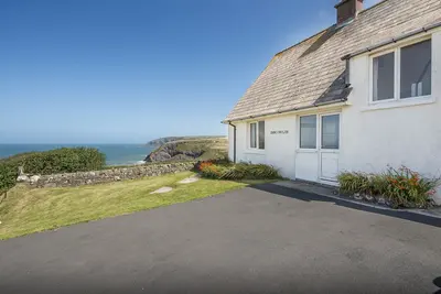 Image de Cnwc y Wylan, Holiday Cottage Ceibwr Bay, Sleeps 6, 3 bedrooms, bathrooms