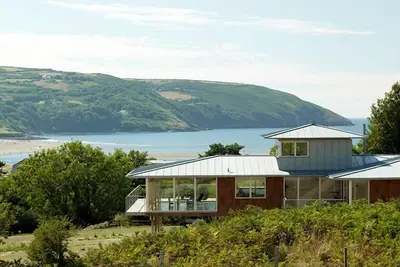 Image de Nantsaeson, Holiday Home Gwbert, Sleeps 8, 4 bedrooms, bathrooms