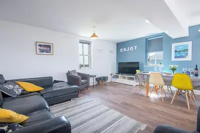 Image de Ramsey View, Holiday property Llanunwas, Solva, Sleeps 6, 3 bedrooms, bathrooms