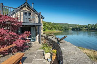 Image de The Boathouse, Holiday Cottage St Dogmaels, Sleeps 2, 1 bedrooms, bathrooms