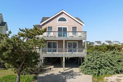 Image de Salty Dog: Oceanside | Pool and Beach Club Access