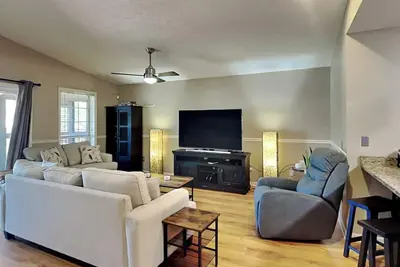 Image de Gulf Six, Spacious Beach House, Sleeps 10 + Short Walk to the Beach!