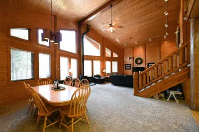 Image de *New Listing*, Mountain Escape, 30 Mins to Ynp