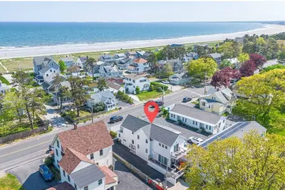 Image de Latitude Adjustment – Brand-New 3 Bdr in Scarborough! Walk to Beach & Dining