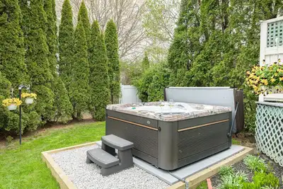 Image de 1878 Victorian Downtown Bristol  /Hot tub/Yard