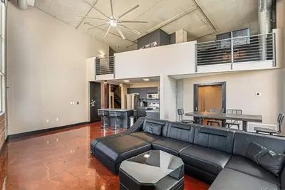 Image de Luxury City Loft w/ Breathtaking Mountain Views in Golden Triangle Art District