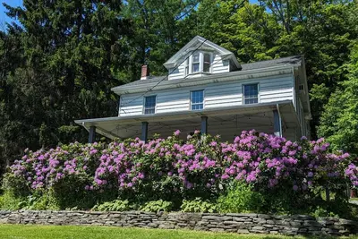 Image de Large Farmhouse near Pocono attractions! Ping-pong and Pool tables included.