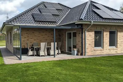 Image de Alleinstehendes Ferienhaus mit Überdachter Terrasse