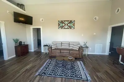 Image de Historic downtown Cut Bank home. Centrally located-close to entertainment.