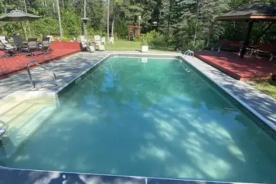 Image de Rustic Retreat: Spacious Cottage with Private Saltwater Pool and Sauna