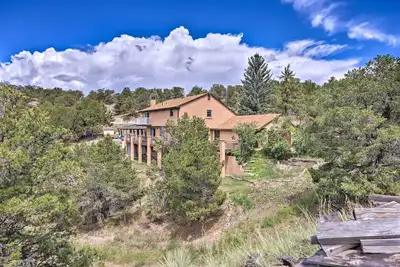 Image de Pet-Friendly Escape with River Views, Hot Tub & Games