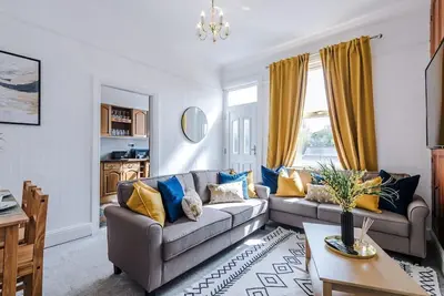 Image de Beautiful Pontefract House Sleeps 12 w\/ Parking and WiFi by PureStay
