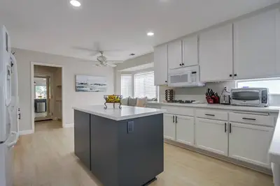 Image de Oceanside 2bdm, 2. 5ba Beautiful Modern Country Club House